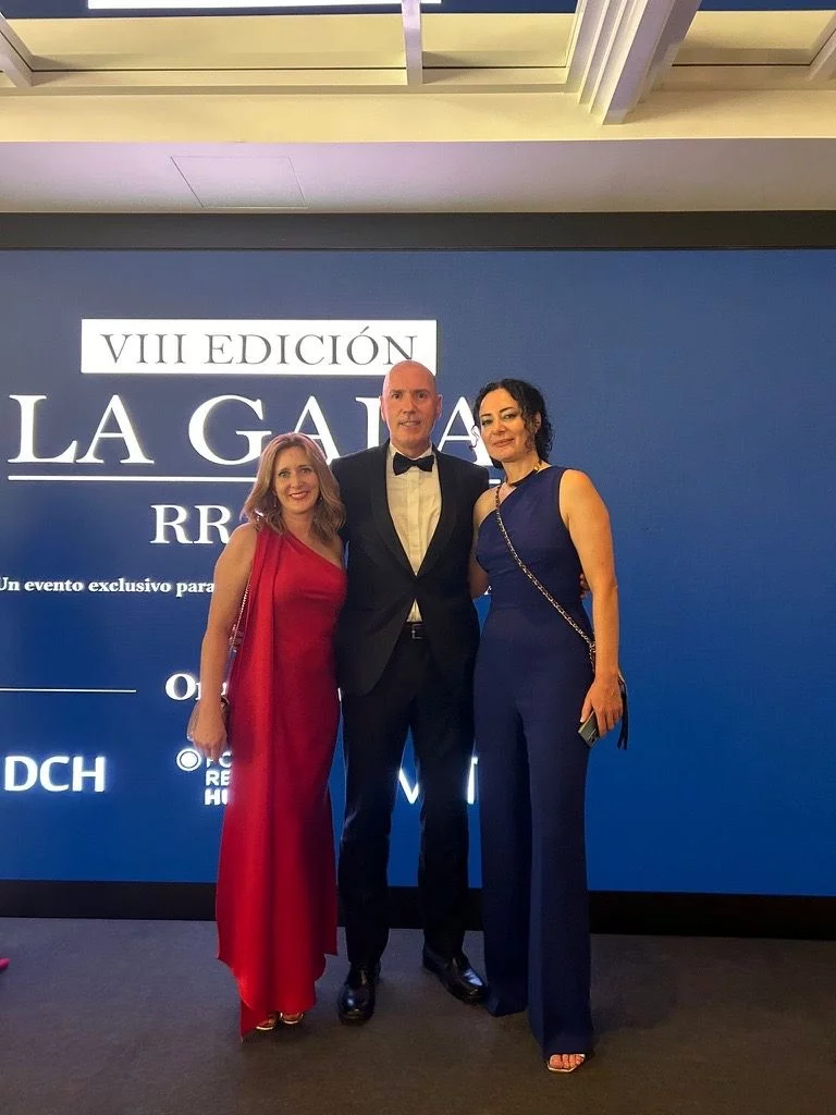 Representantes de Fiabilis en la alfombra de la VIII Gala de RRHH de DCH